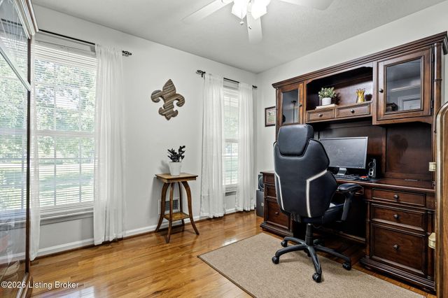 3718 Echo Valley Cir, La Grange, KY 40031