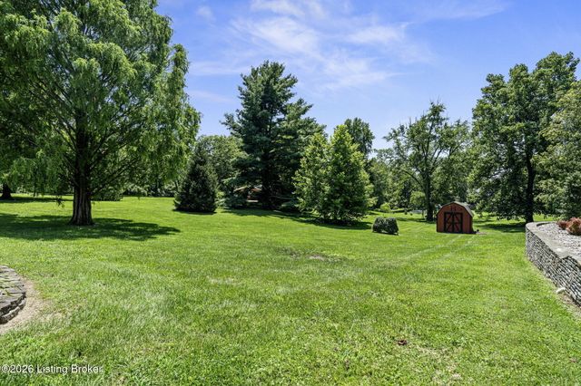 3718 Echo Valley Cir, La Grange, KY 40031