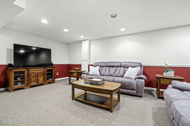 3718 Echo Valley Cir, La Grange, KY 40031