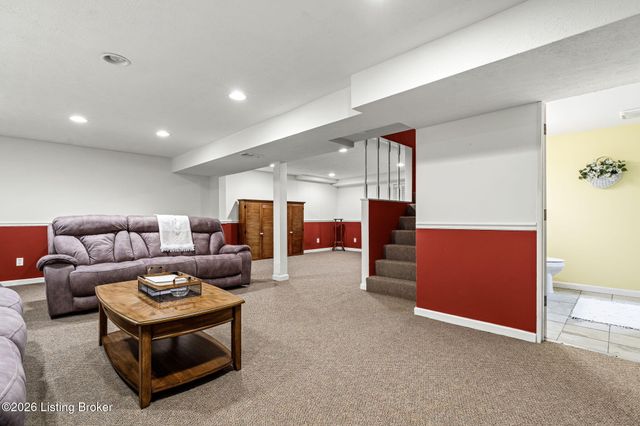3718 Echo Valley Cir, La Grange, KY 40031