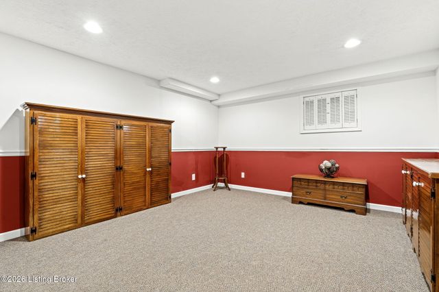 3718 Echo Valley Cir, La Grange, KY 40031