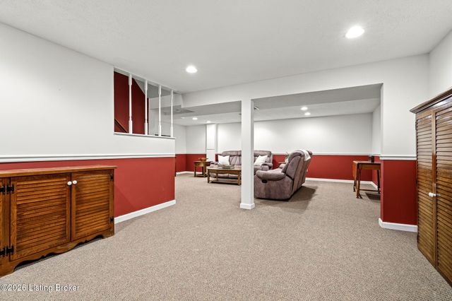 3718 Echo Valley Cir, La Grange, KY 40031
