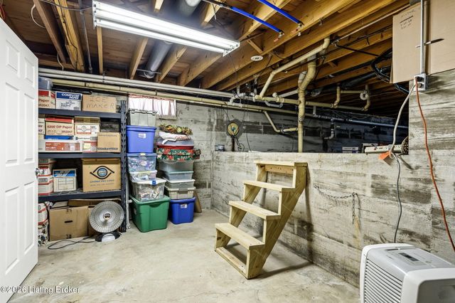 3718 Echo Valley Cir, La Grange, KY 40031