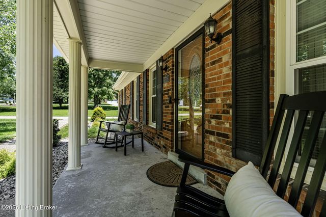 3718 Echo Valley Cir, La Grange, KY 40031
