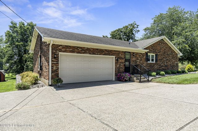 3718 Echo Valley Cir, La Grange, KY 40031