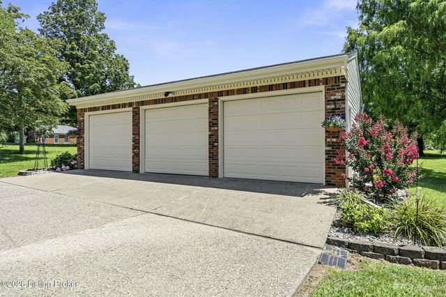 3718 Echo Valley Cir, La Grange, KY 40031