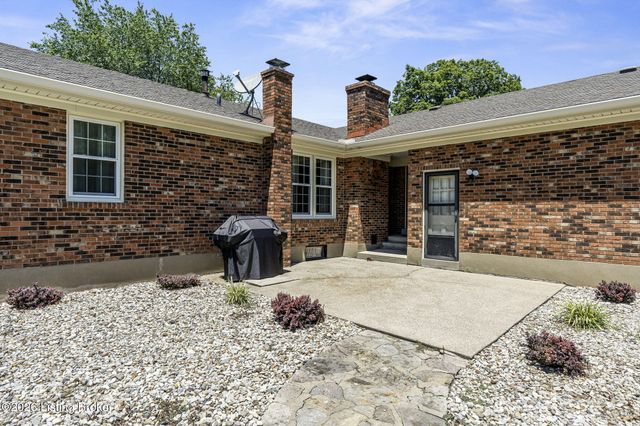 3718 Echo Valley Cir, La Grange, KY 40031