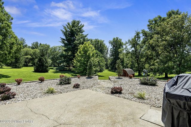 3718 Echo Valley Cir, La Grange, KY 40031
