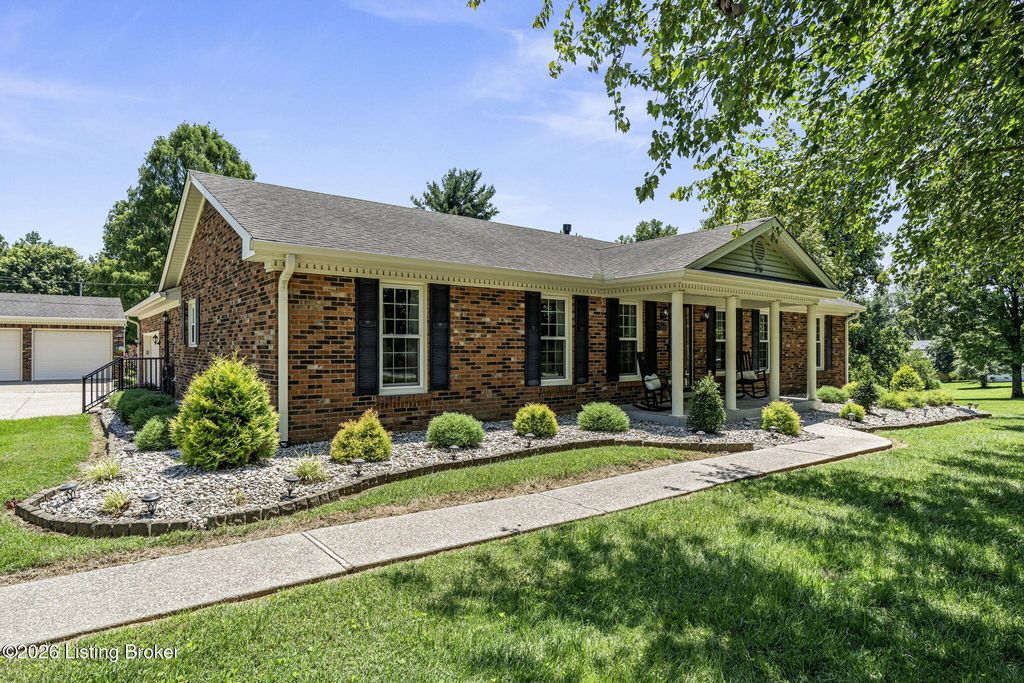 3718 Echo Valley Cir, La Grange, KY 40031