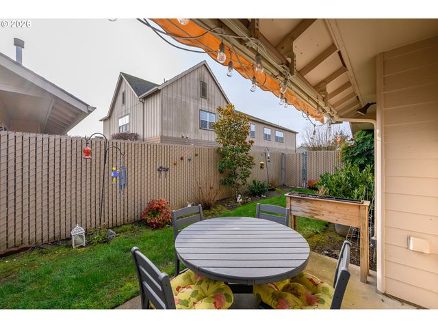 323 Ne FIRCREST Pl, Mc Minnville, OR 97128