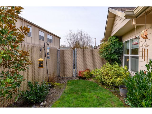 323 Ne FIRCREST Pl, Mc Minnville, OR 97128