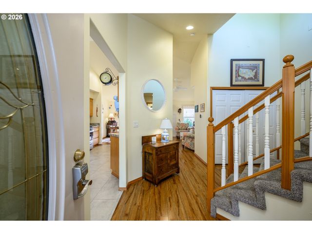 323 Ne FIRCREST Pl, Mc Minnville, OR 97128