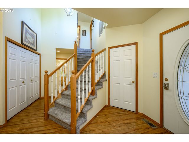 323 Ne FIRCREST Pl, Mc Minnville, OR 97128