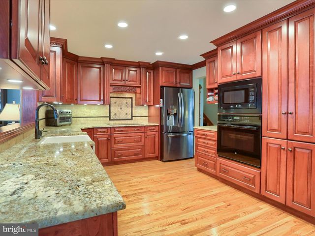 24 CIRCLE DRIVE, Mechanicsburg, PA 17055