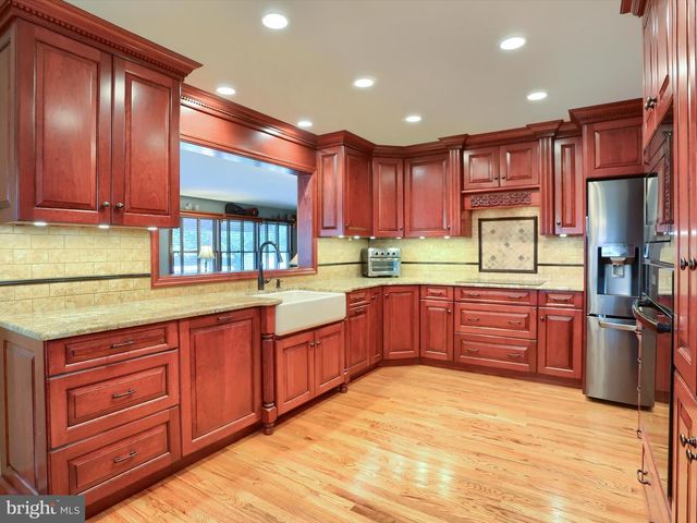 24 CIRCLE DRIVE, Mechanicsburg, PA 17055