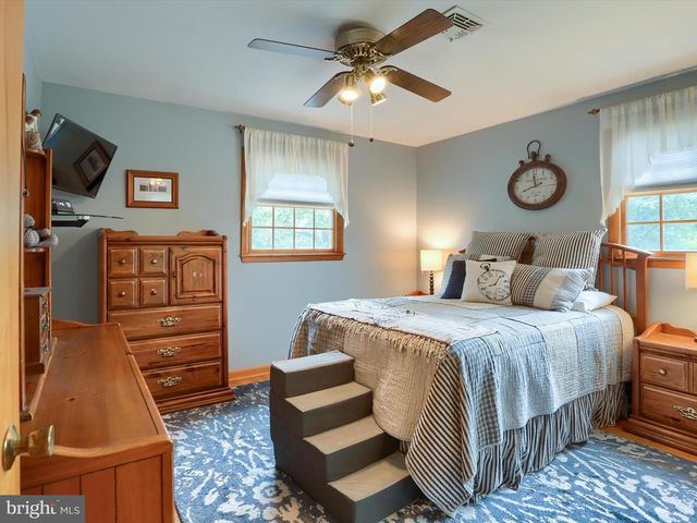 24 CIRCLE DRIVE, Mechanicsburg, PA 17055