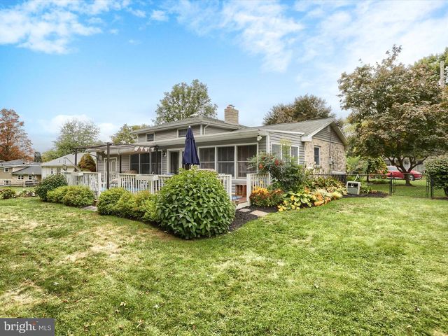 24 CIRCLE DRIVE, Mechanicsburg, PA 17055