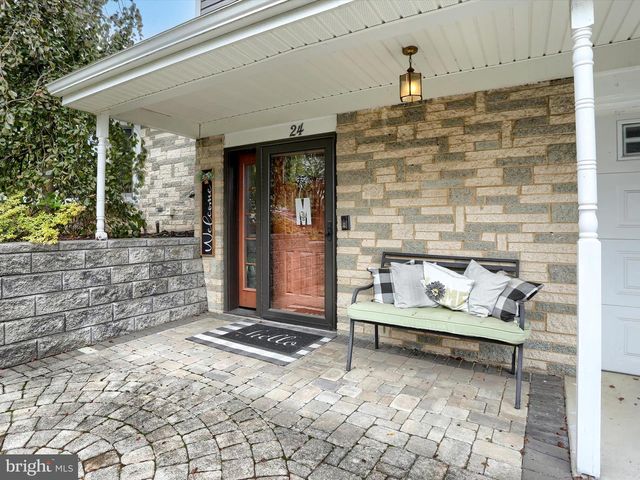 24 CIRCLE DRIVE, Mechanicsburg, PA 17055