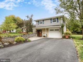 24 CIRCLE DRIVE, Mechanicsburg, PA 17055