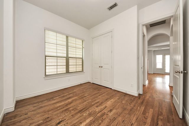 3422 Center Street, Houston, TX 77007