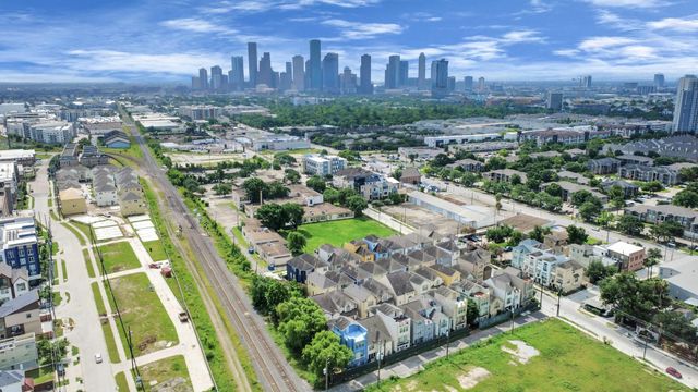 3422 Center Street, Houston, TX 77007
