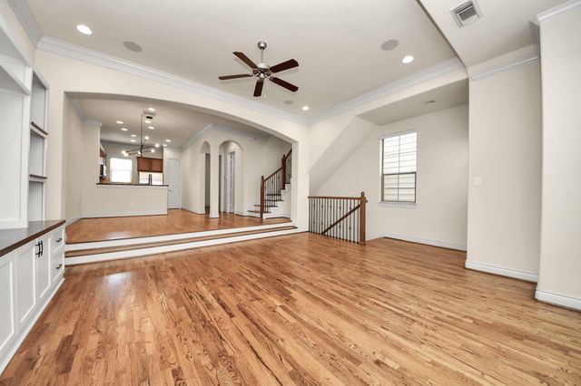 3422 Center Street, Houston, TX 77007