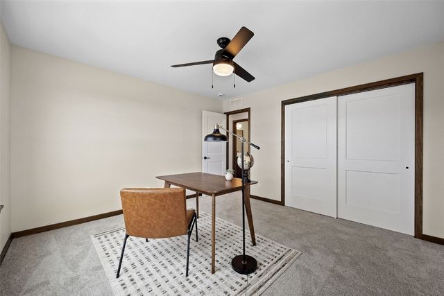 160 Bethany Loop SW C, Cedar Rapids, IA 52404