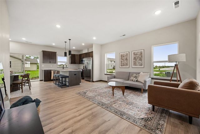 160 Bethany Loop SW C, Cedar Rapids, IA 52404