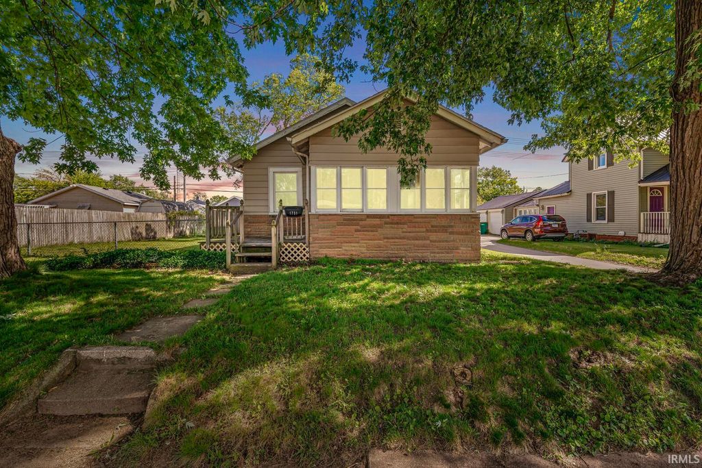 1731 Homewood Avenue, Mishawaka, IN 46544