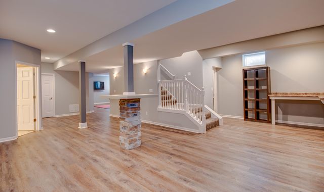 669 Davis Circle, Crown Point, IN 46307