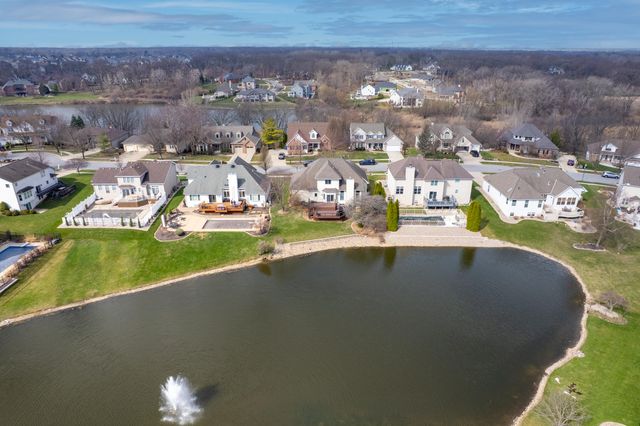 669 Davis Circle, Crown Point, IN 46307