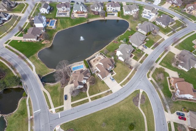 669 Davis Circle, Crown Point, IN 46307
