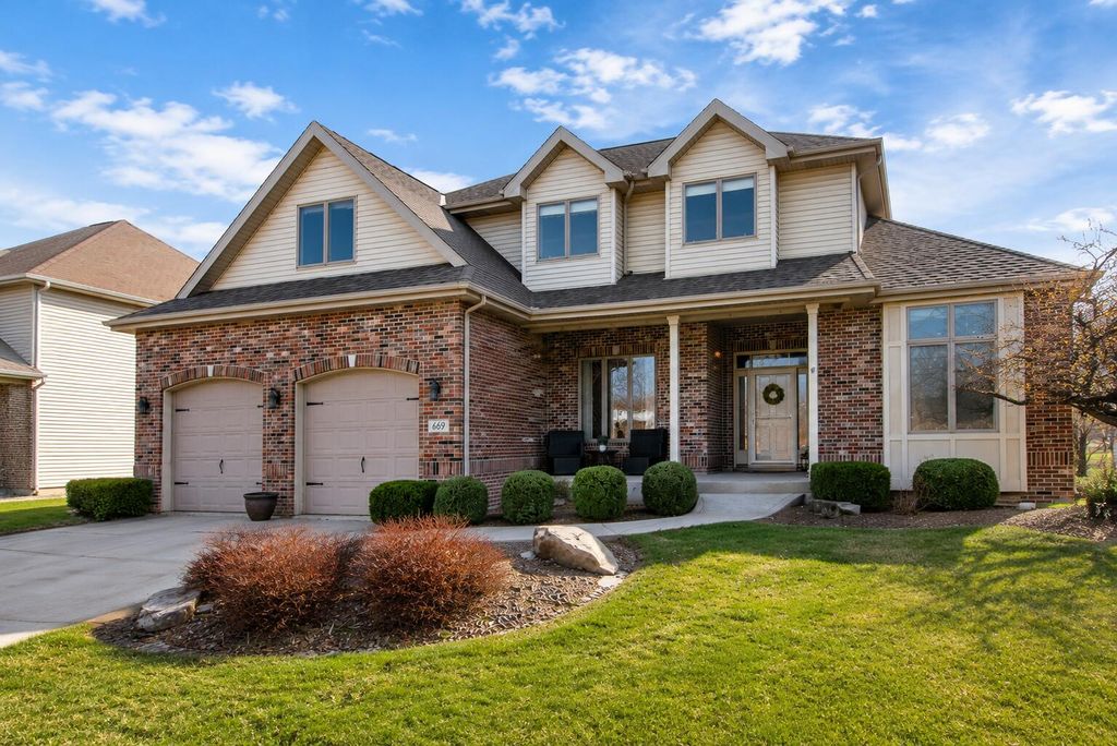 669 Davis Circle, Crown Point, IN 46307