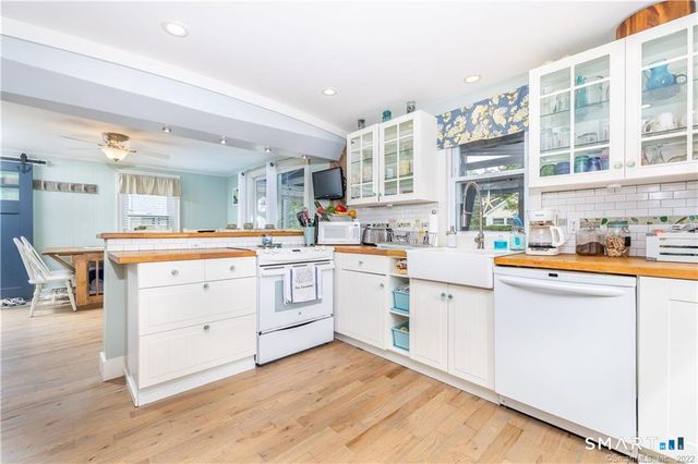 4 Elinor Road, Old Saybrook, CT 06475