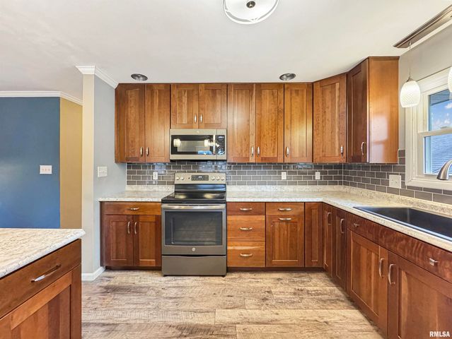 5118 W GREENRIDGE Court, Peoria, IL 61615