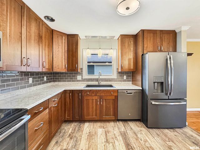 5118 W GREENRIDGE Court, Peoria, IL 61615