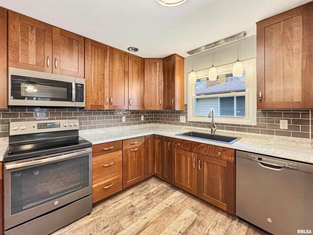 5118 W GREENRIDGE Court, Peoria, IL 61615