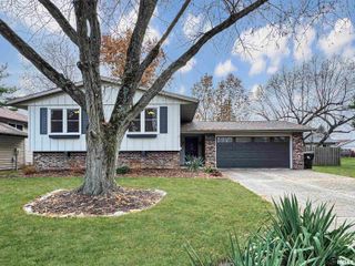 5118 W GREENRIDGE Court, Peoria, IL 61615