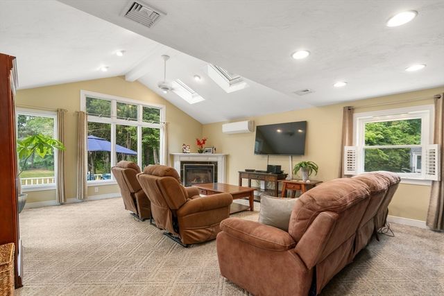 11 Sunset Dr, Easton, MA 02334