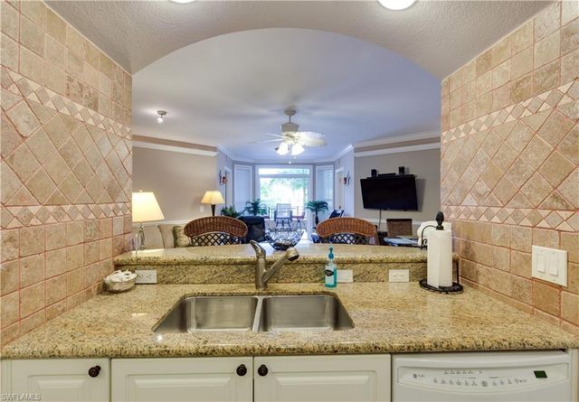2825 Palm Beach BLVD 308, Fort Myers, FL 33916