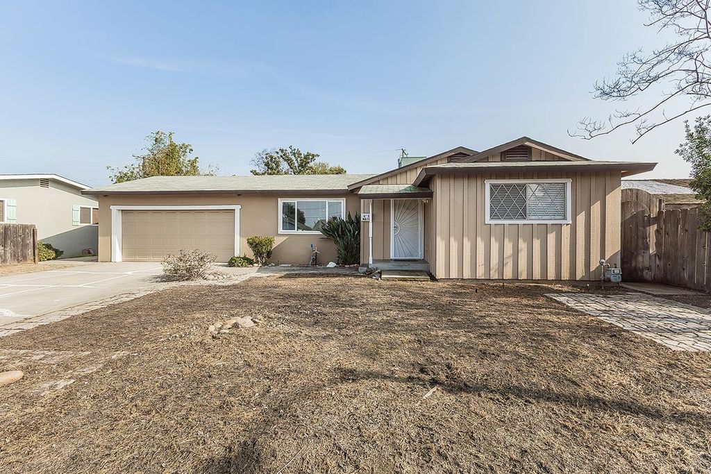 Image 1 of property listing at 1436 S Fairway Street, Visalia, CA 93277
