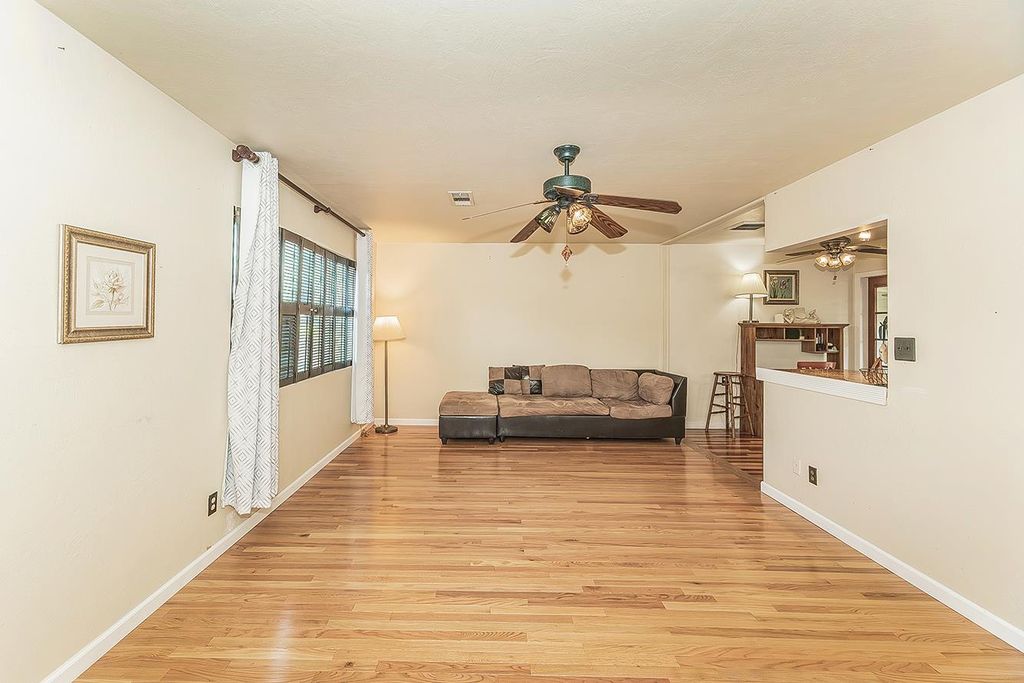 Image 16 of property listing at 1436 S Fairway Street, Visalia, CA 93277