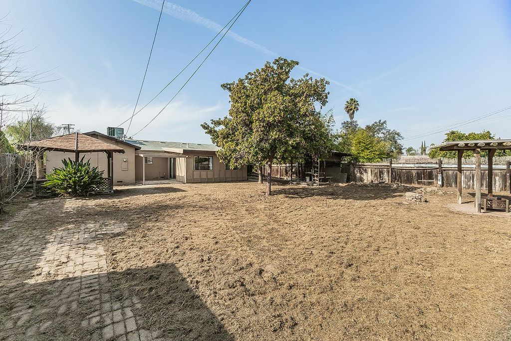 Image 26 of property listing at 1436 S Fairway Street, Visalia, CA 93277