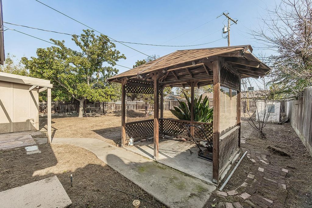 Image 30 of property listing at 1436 S Fairway Street, Visalia, CA 93277