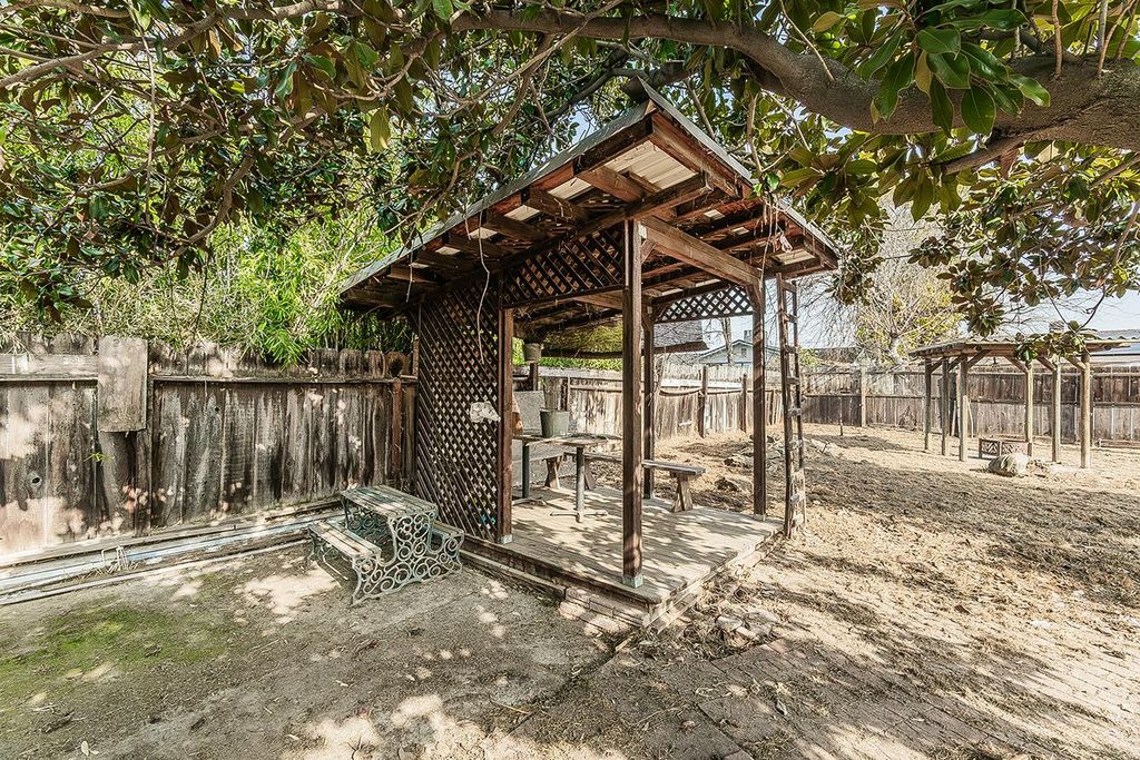 Image 31 of property listing at 1436 S Fairway Street, Visalia, CA 93277