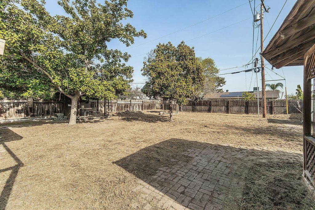 Image 32 of property listing at 1436 S Fairway Street, Visalia, CA 93277