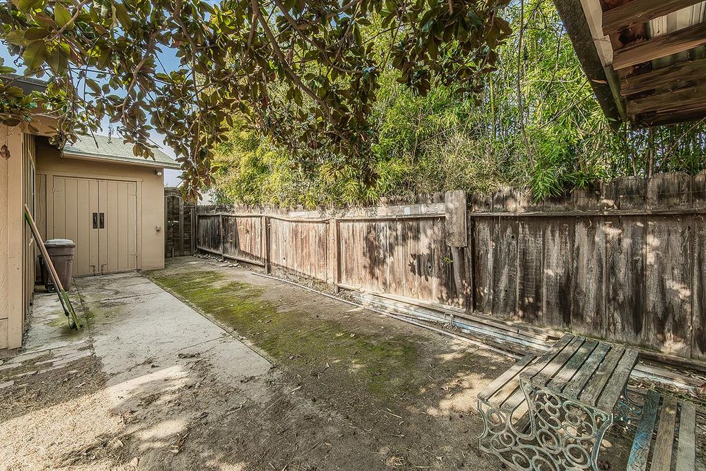 Image 33 of property listing at 1436 S Fairway Street, Visalia, CA 93277