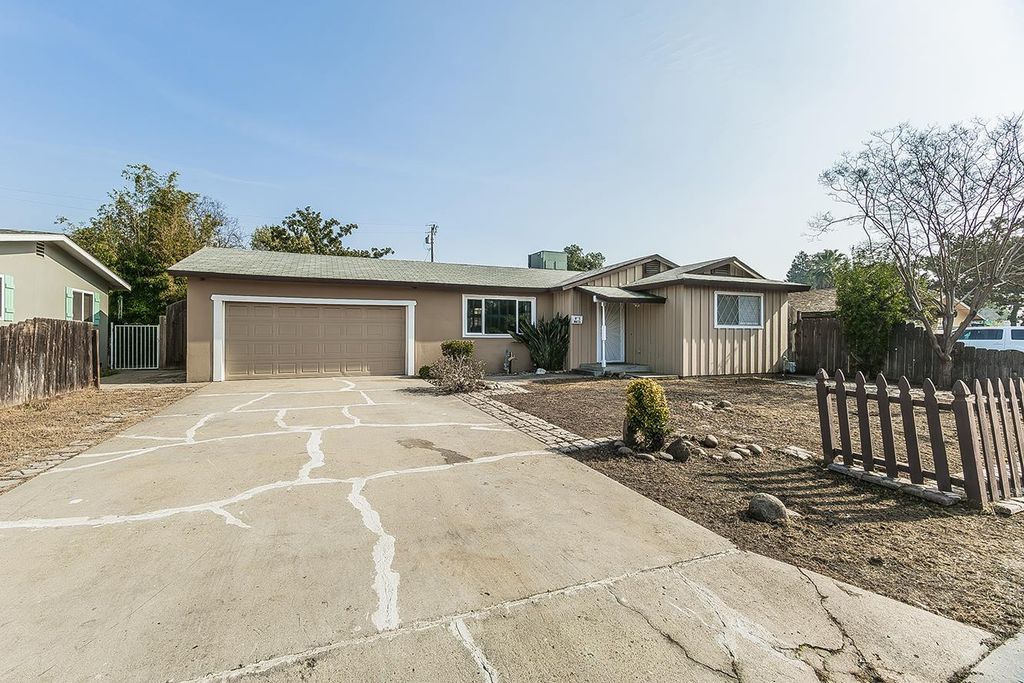 Image 34 of property listing at 1436 S Fairway Street, Visalia, CA 93277