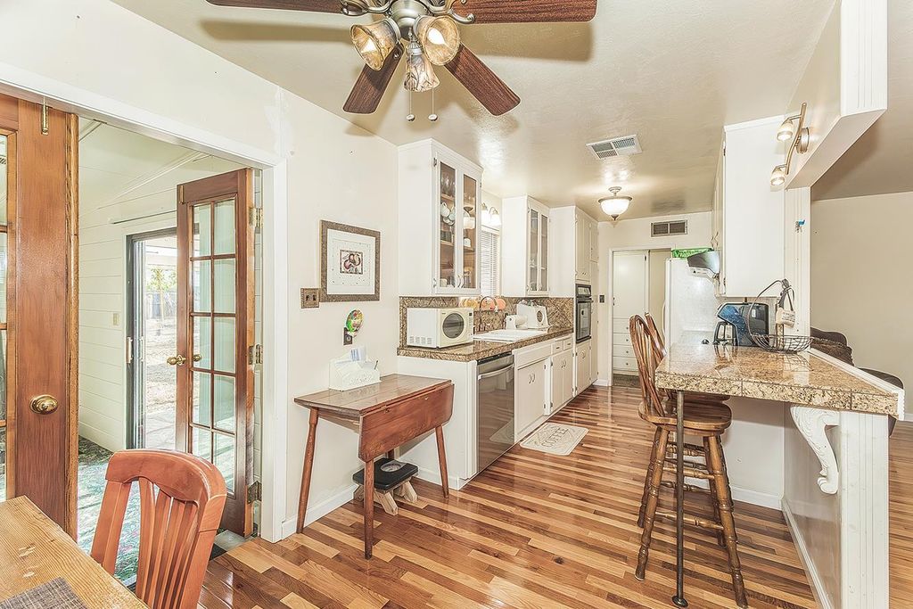 Image 6 of property listing at 1436 S Fairway Street, Visalia, CA 93277