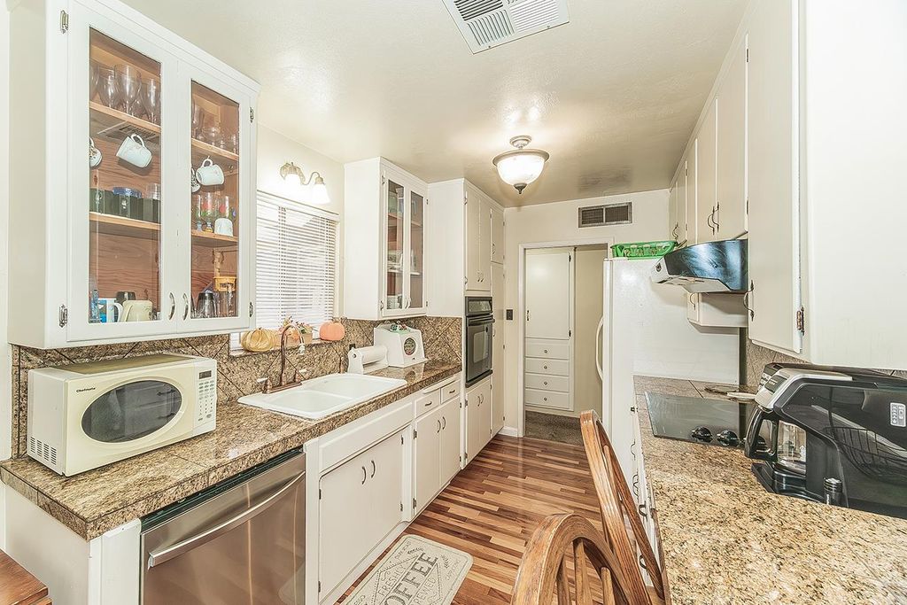 Image 9 of property listing at 1436 S Fairway Street, Visalia, CA 93277